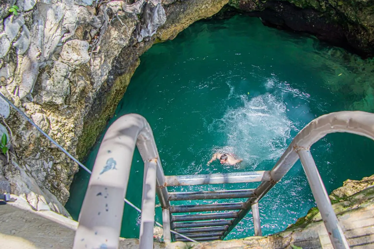 Haleys Paradise At Blue Hole location
